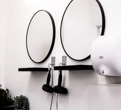 Troy City Fitness locker room mirrors and amenities